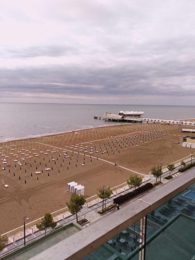 Hotel Columbus Lignano Sabbiadoro Bagian luar foto