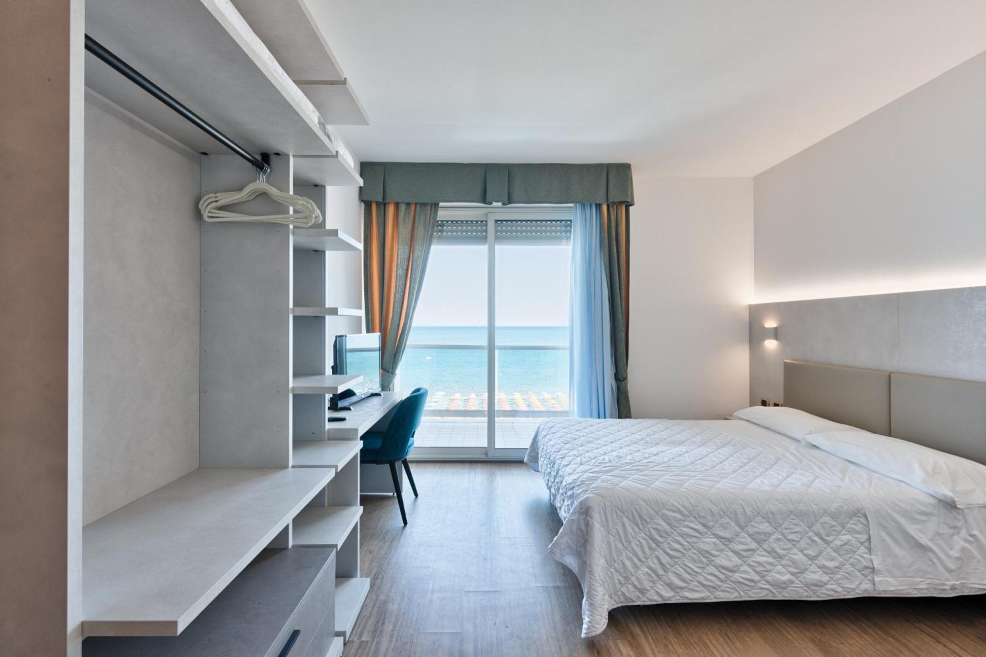 Hotel Columbus Lignano Sabbiadoro Bagian luar foto