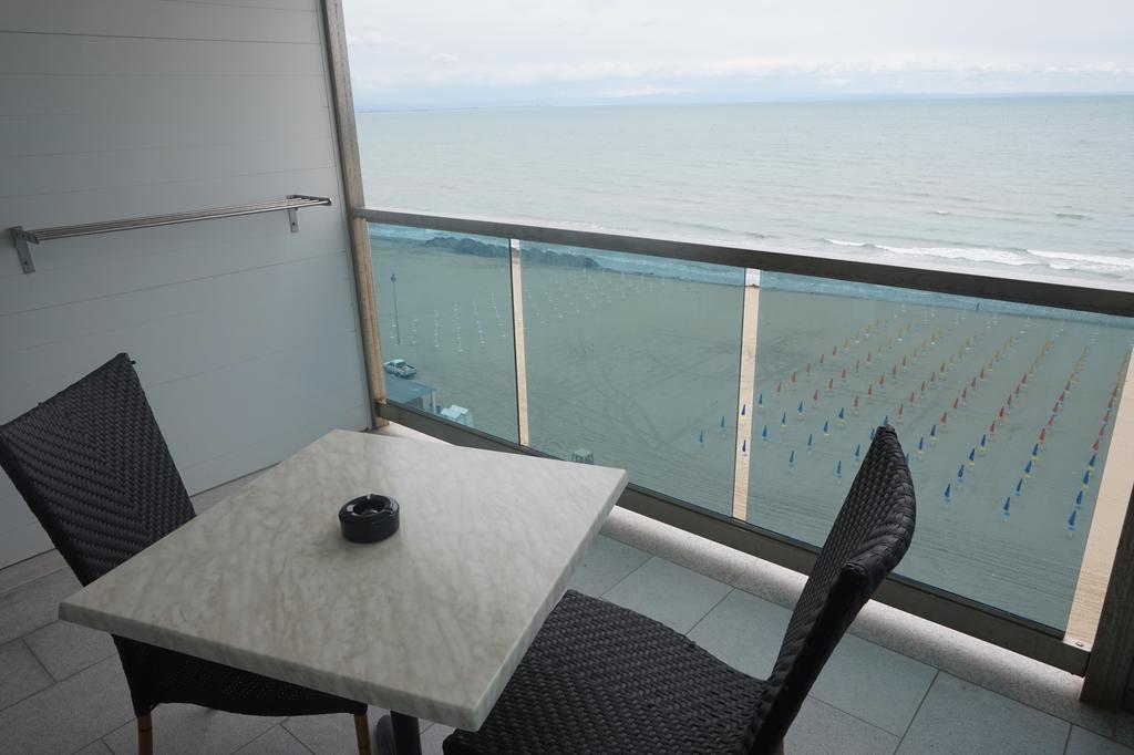 Hotel Columbus Lignano Sabbiadoro Bagian luar foto