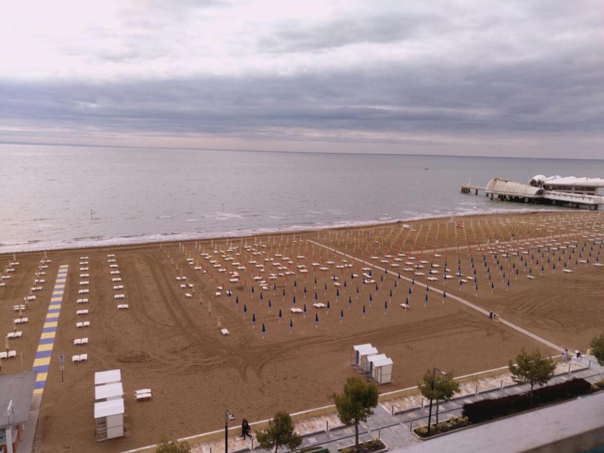 Hotel Columbus Lignano Sabbiadoro Bagian luar foto